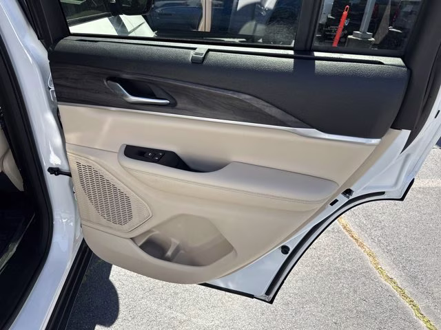 2023 Bright White Clearcoat Jeep Grand Cherokee Limited 4X4 SUV