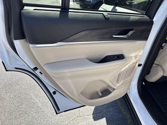2023 Bright White Clearcoat Jeep Grand Cherokee Limited 4X4 SUV