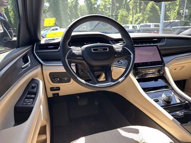 2023 Bright White Clearcoat Jeep Grand Cherokee Limited 4X4 SUV