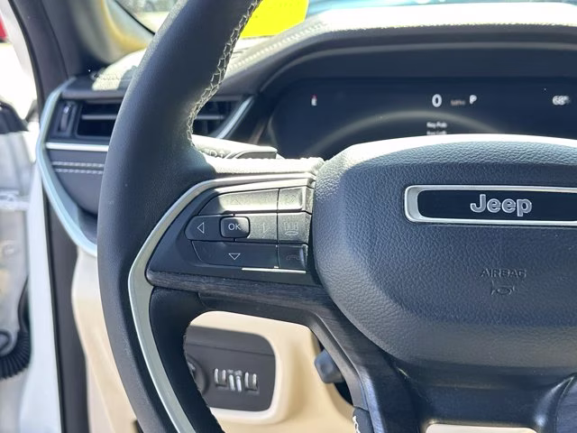 2023 Bright White Clearcoat Jeep Grand Cherokee Limited 4X4 SUV