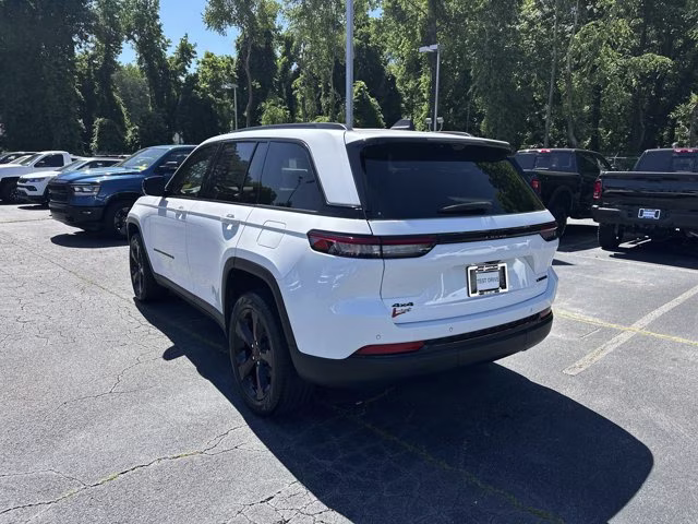 2023 Bright White Clearcoat Jeep Grand Cherokee Limited 4X4 SUV