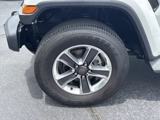 2018 Bright White Clearcoat Jeep Wrangler Unlimited Sahara 4X4 Convertible
