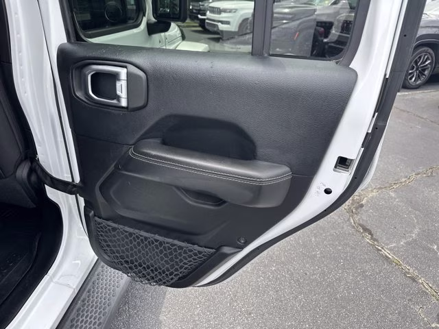2018 Bright White Clearcoat Jeep Wrangler Unlimited Sahara 4X4 Convertible