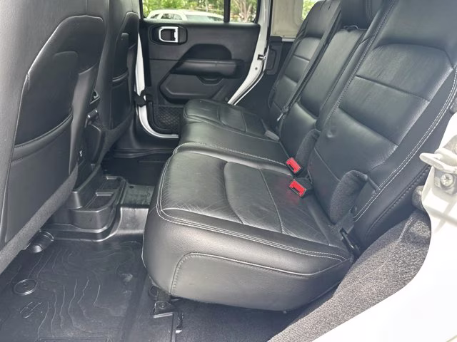 2018 Bright White Clearcoat Jeep Wrangler Unlimited Sahara 4X4 Convertible