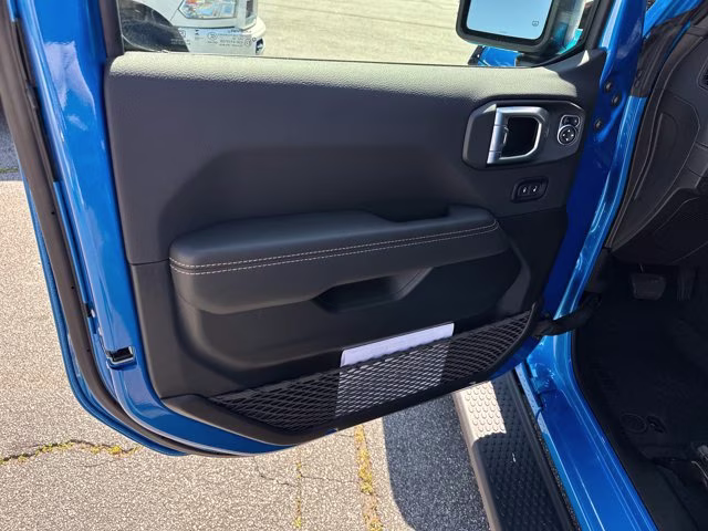 2026 Hydro Blue Pearl Coat Jeep Wrangler Sahara 4X4 Convertible