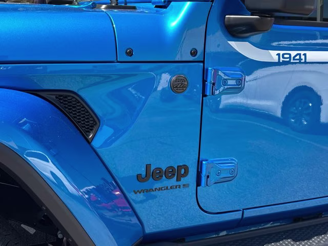 2026 Hydro Blue Pearl Coat Jeep Wrangler Sahara 4X4 Convertible