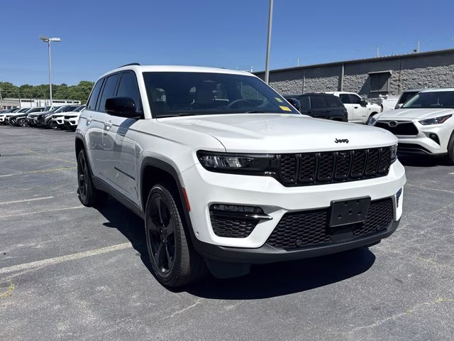 2023 Bright White Clearcoat Jeep Grand Cherokee Limited 4X4 SUV