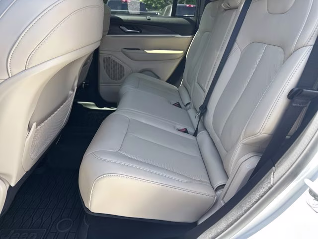 2023 Bright White Clearcoat Jeep Grand Cherokee Limited 4X4 SUV