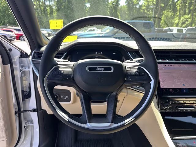 2023 Bright White Clearcoat Jeep Grand Cherokee Limited 4X4 SUV