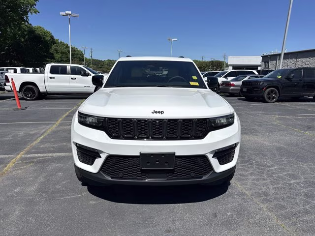 2023 Bright White Clearcoat Jeep Grand Cherokee Limited 4X4 SUV