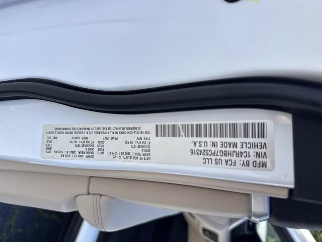 2023 Bright White Clearcoat Jeep Grand Cherokee Limited 4X4 SUV