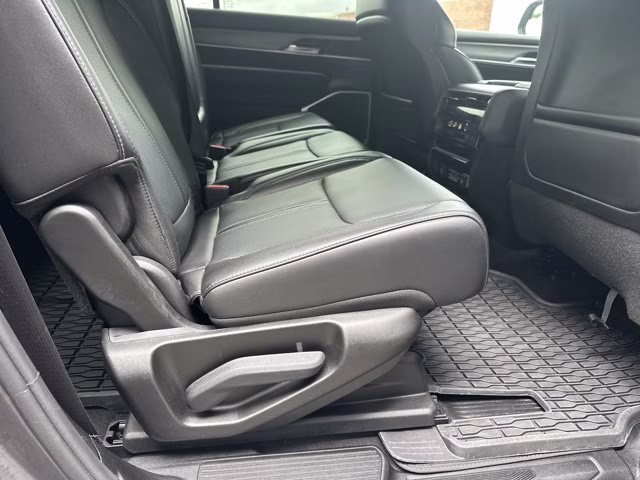 2025 Baltic Gray Metallic Clearcoat Jeep Wagoneer 4x2 RWD SUV