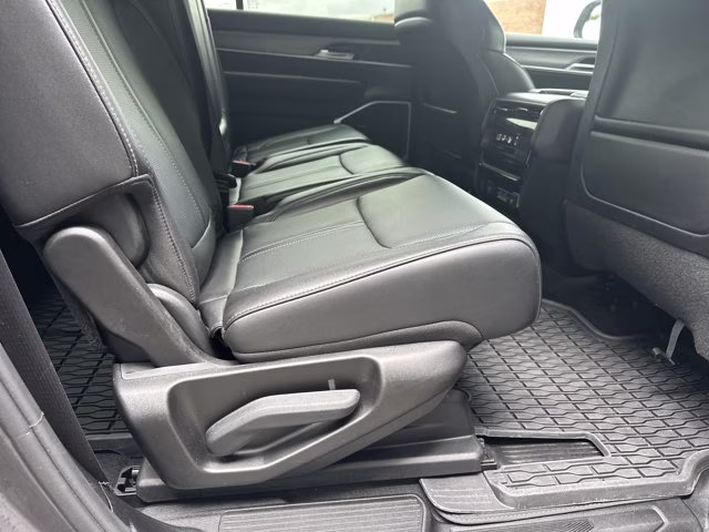 2025 Baltic Gray Metallic Clearcoat Jeep Wagoneer 4x2 RWD SUV