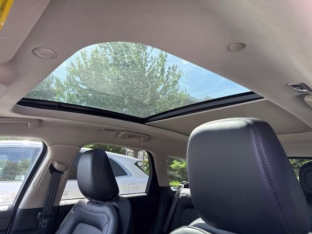 2025 Pristine White Metallic Tri-Coat Lincoln Corsair Reserve AWD SUV