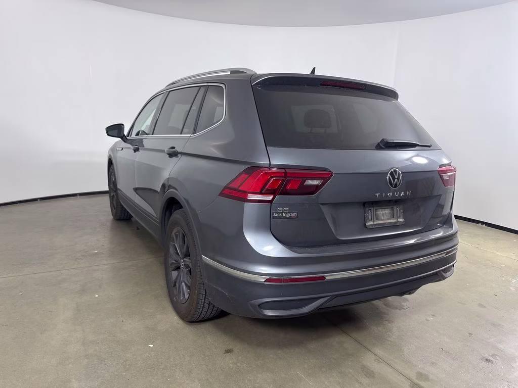 2024 Platinum Gray Metallic Volkswagen Tiguan 2.0T SE FWD SUV