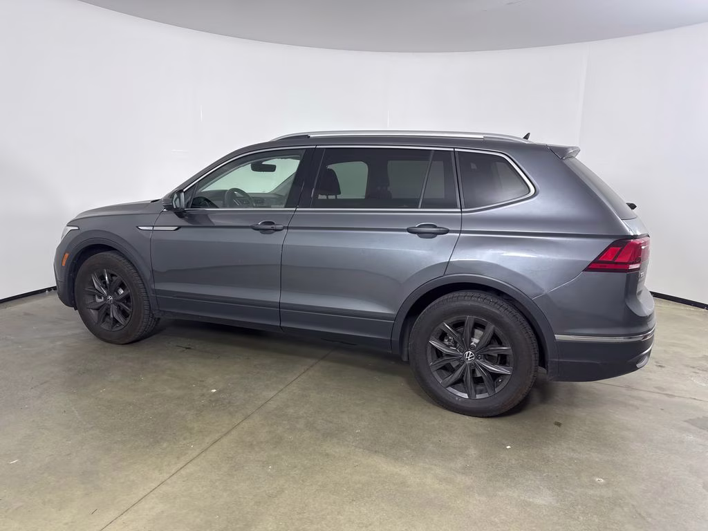 2024 Platinum Gray Metallic Volkswagen Tiguan 2.0T SE FWD SUV