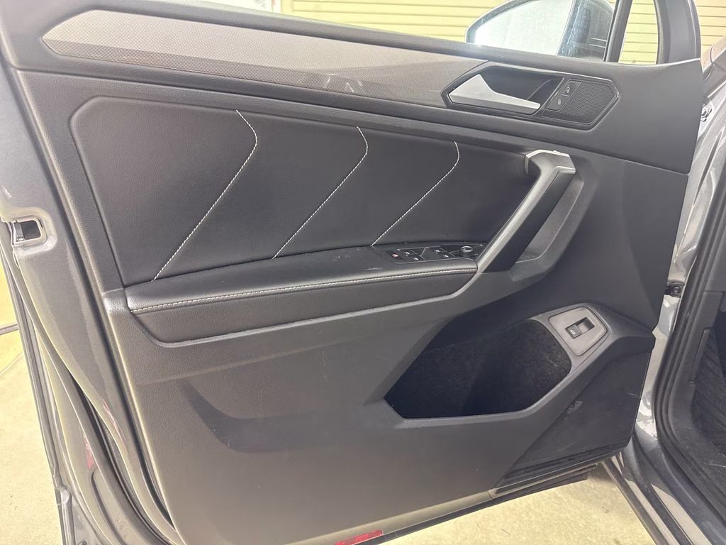 2024 Platinum Gray Metallic Volkswagen Tiguan 2.0T SE FWD SUV