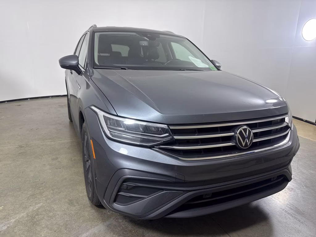 2024 Platinum Gray Metallic Volkswagen Tiguan 2.0T SE FWD SUV