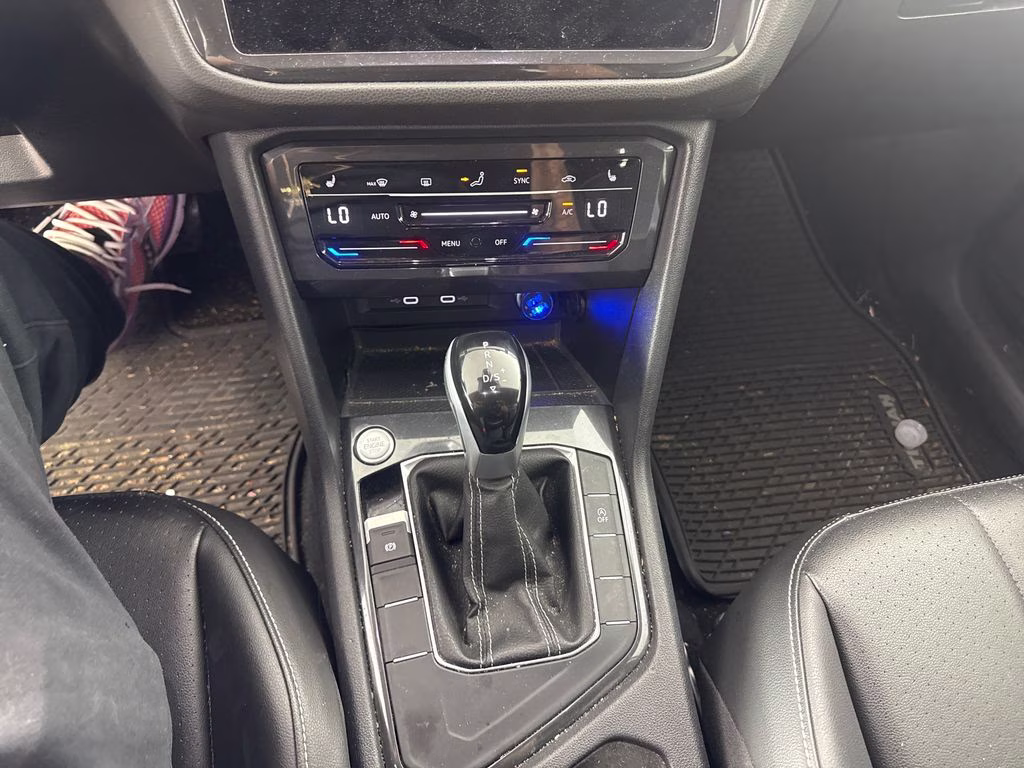 2024 Platinum Gray Metallic Volkswagen Tiguan 2.0T SE FWD SUV