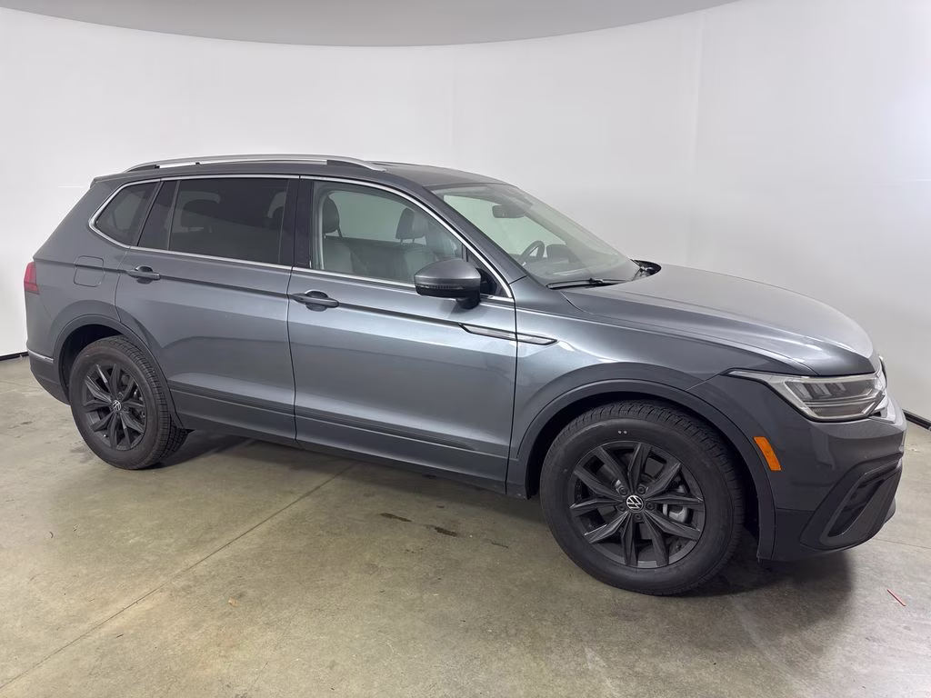 2024 Platinum Gray Metallic Volkswagen Tiguan 2.0T SE FWD SUV