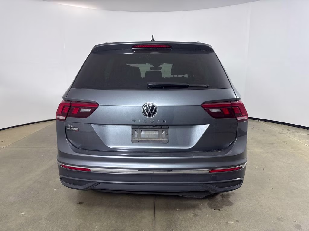 2024 Platinum Gray Metallic Volkswagen Tiguan 2.0T SE FWD SUV