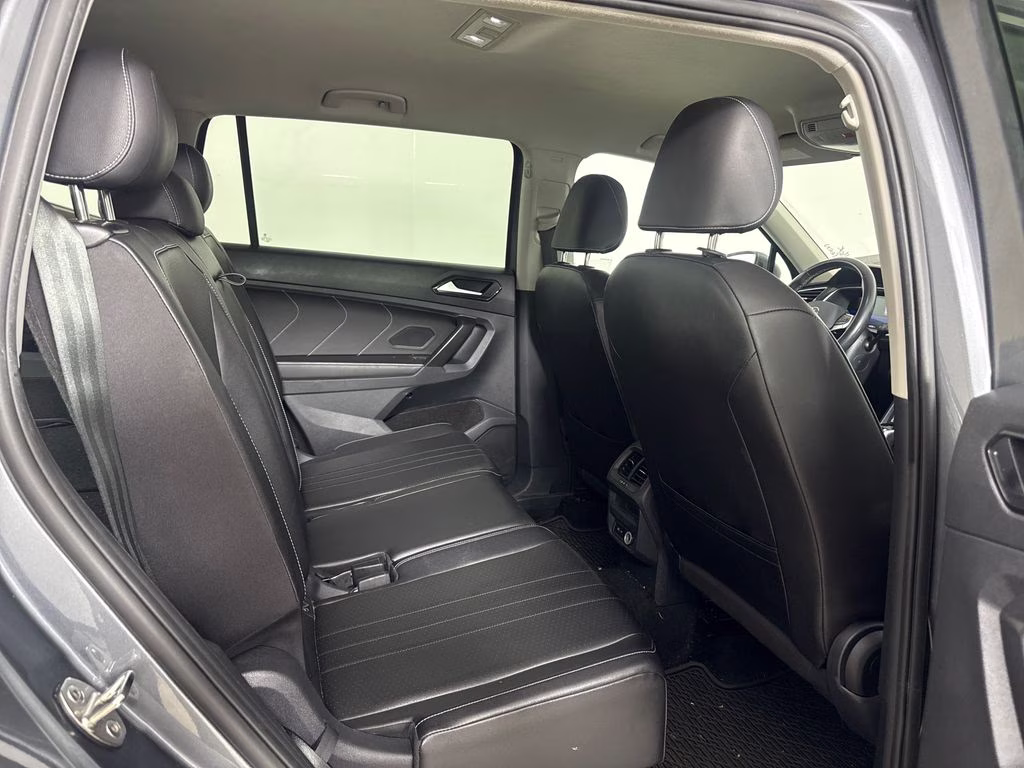 2024 Platinum Gray Metallic Volkswagen Tiguan 2.0T SE FWD SUV