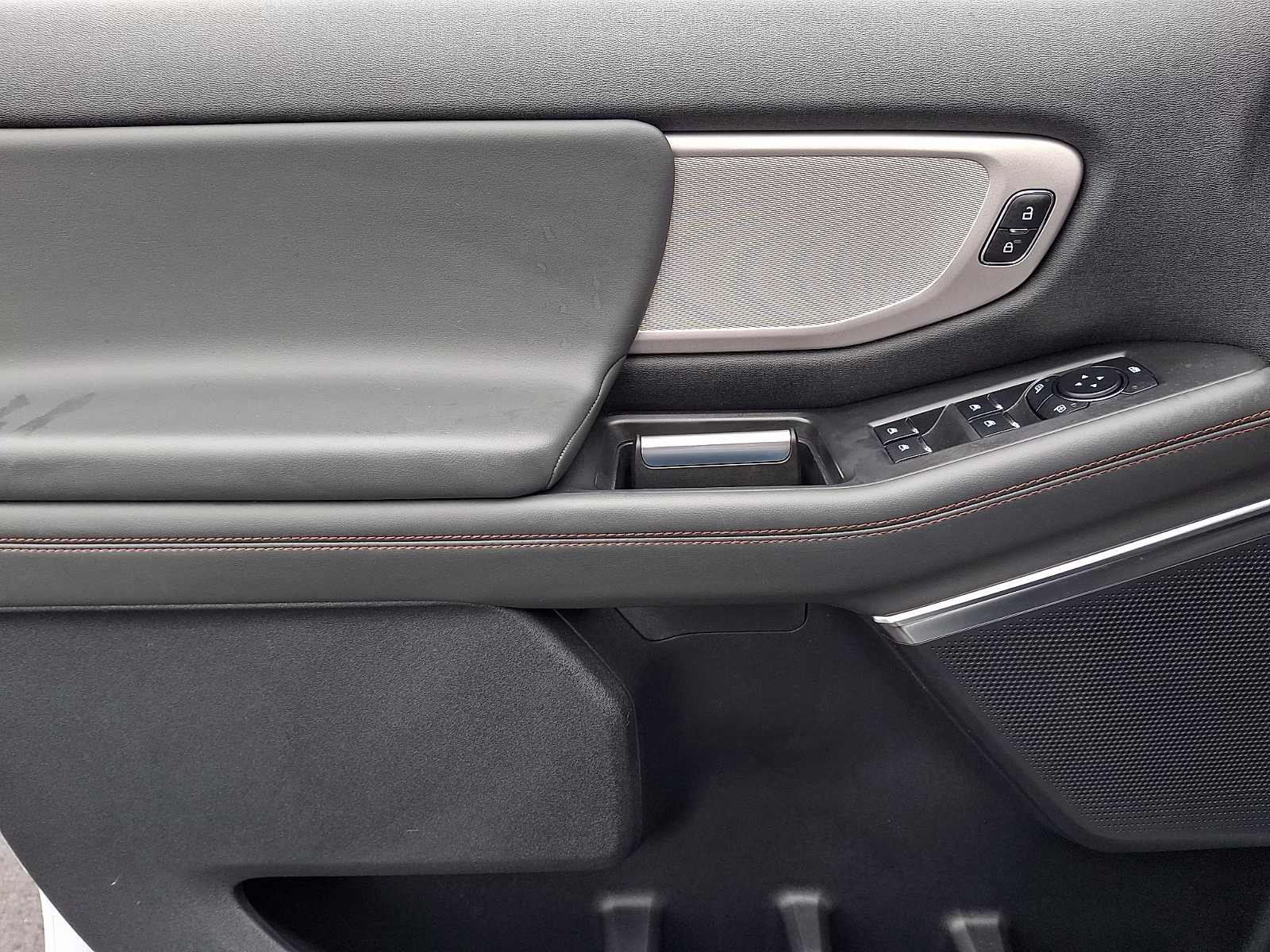 2025 Space Silver Metallic - A3 Ford Expedition Active 4X4