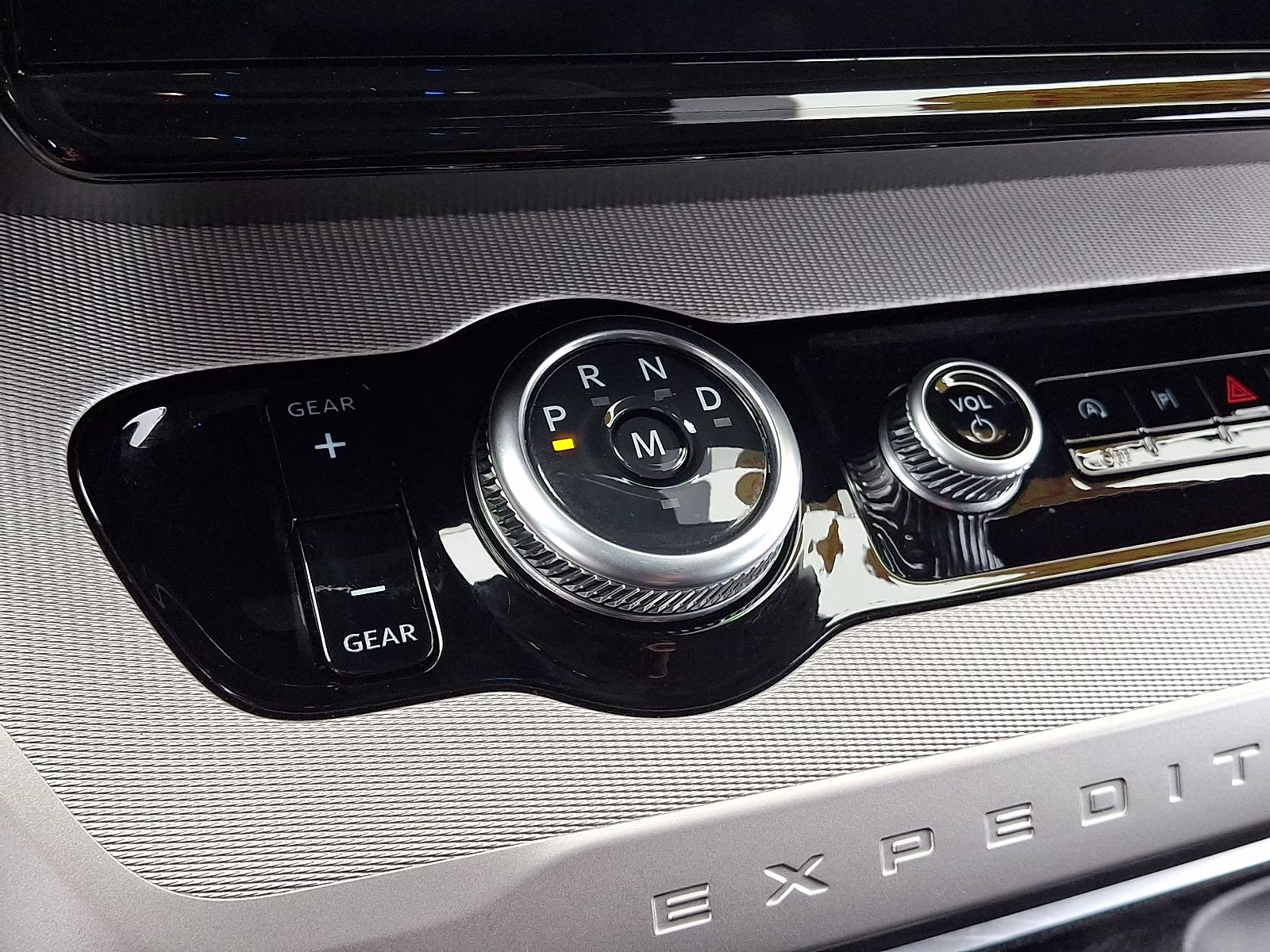 2025 Space Silver Metallic - A3 Ford Expedition Active 4X4