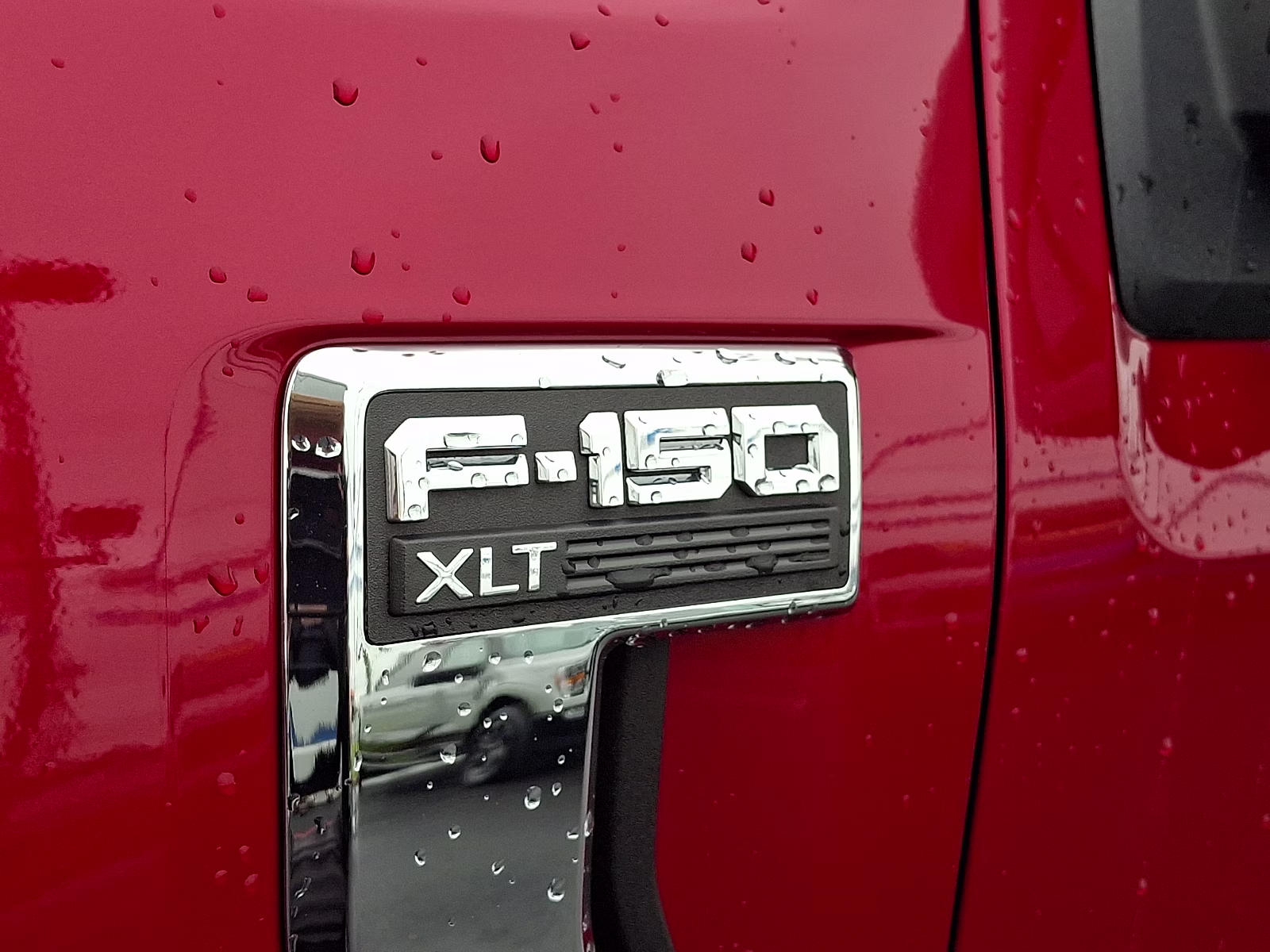 2025 Rapid Red Metallic Tinted Clearcoat - D4 Ford F-150 XLT 4X4