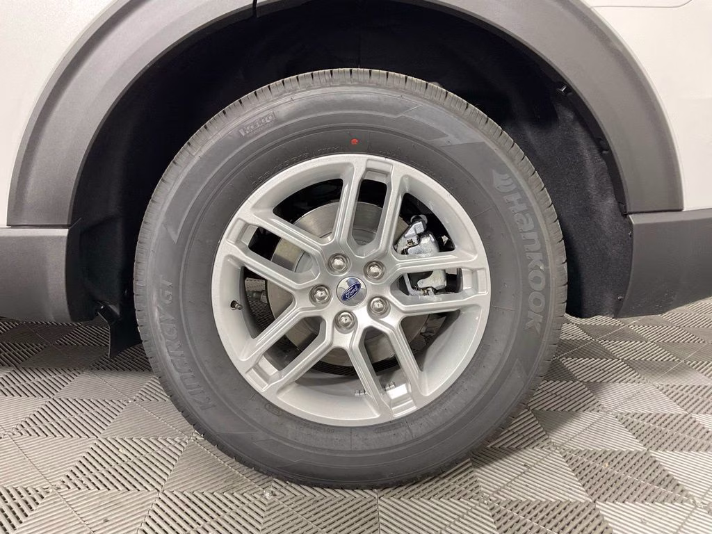 2026 White Metallic Ford Explorer Active RWD SUV