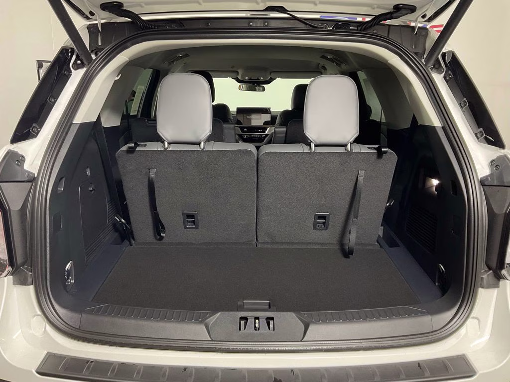2026 White Metallic Ford Explorer Active RWD SUV