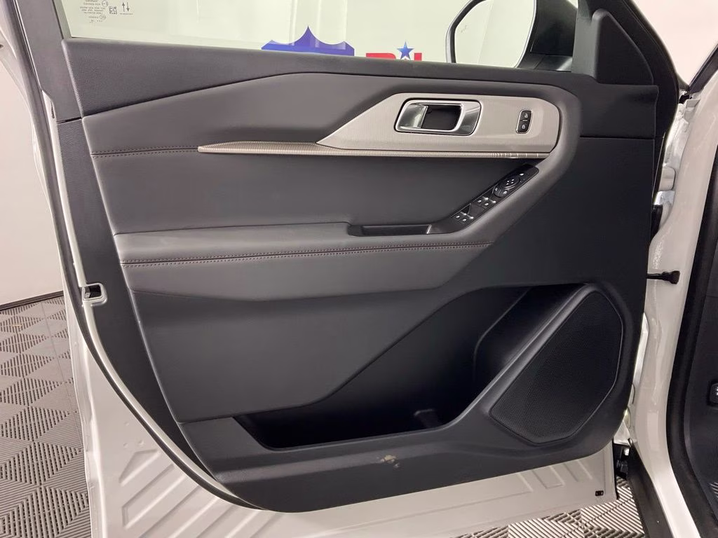 2026 White Metallic Ford Explorer Active RWD SUV