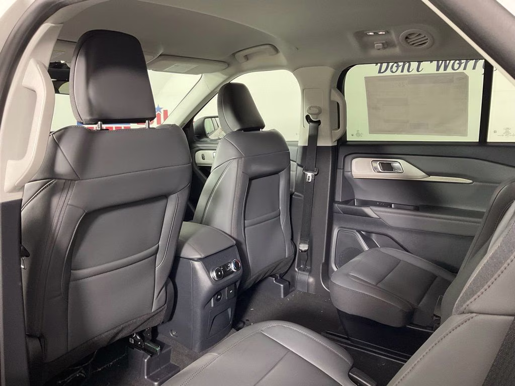 2026 White Metallic Ford Explorer Active RWD SUV