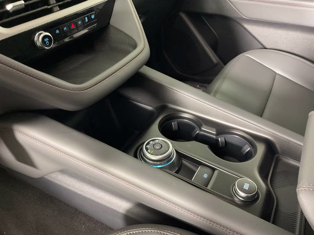 2026 White Metallic Ford Explorer Active RWD SUV