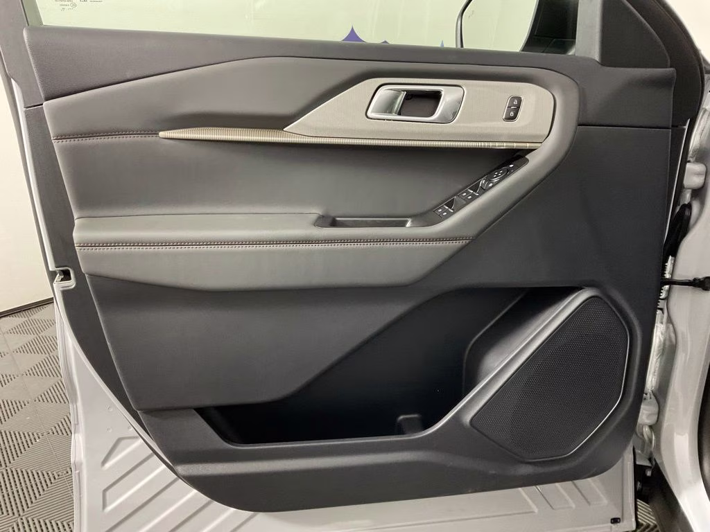 2026 White Ford Explorer Active RWD SUV
