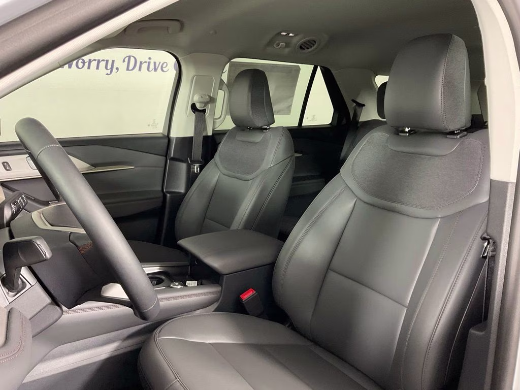 2026 White Ford Explorer Active RWD SUV