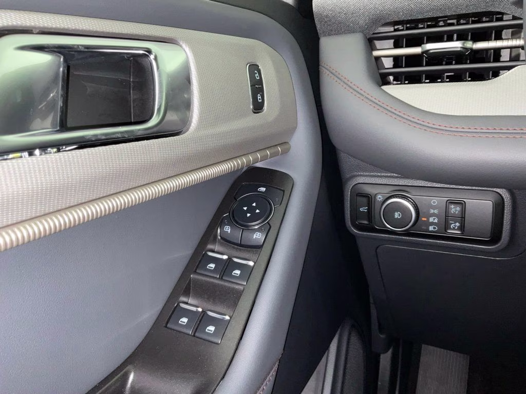 2026 White Ford Explorer Active RWD SUV