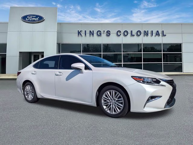 2017 Eminent White Pearl Lexus ES 350 3.5L V-6 w/Leather, Moonroof, & Bluetoot FWD Sedan