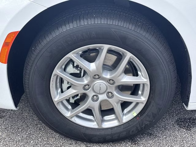 2027 Bright White Clearcoat Chrysler Pacifica Select FWD Van