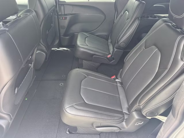 2027 Bright White Clearcoat Chrysler Pacifica Select FWD Van