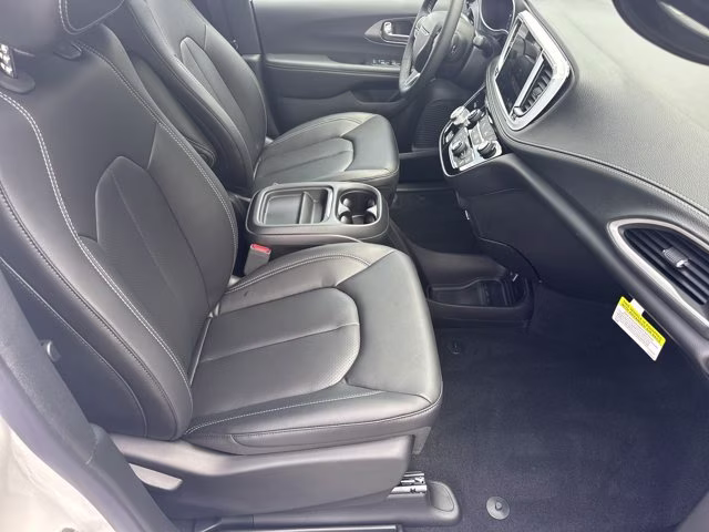 2027 Bright White Clearcoat Chrysler Pacifica Select FWD Van