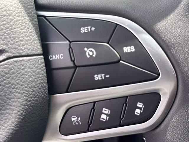 2027 Bright White Clearcoat Chrysler Pacifica Select FWD Van