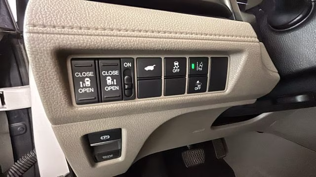 2018 White Diamond Pearl Honda Odyssey EX-L FWD Van