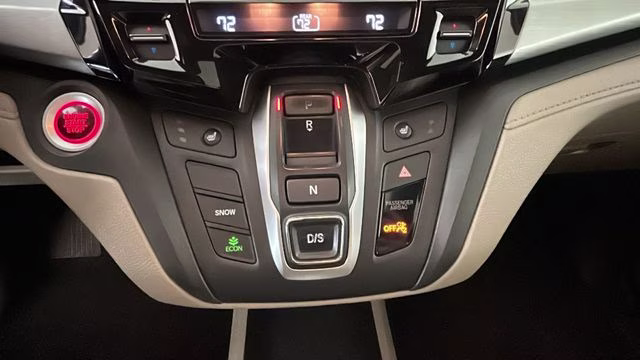 2018 White Diamond Pearl Honda Odyssey EX-L FWD Van