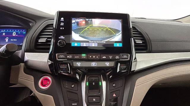 2018 White Diamond Pearl Honda Odyssey EX-L FWD Van