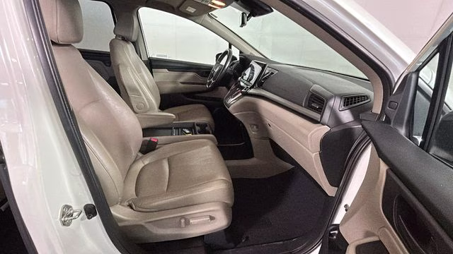 2018 White Diamond Pearl Honda Odyssey EX-L FWD Van