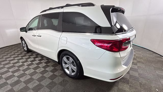 2018 White Diamond Pearl Honda Odyssey EX-L FWD Van