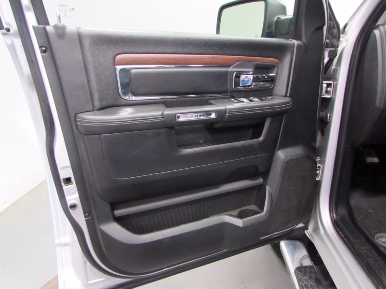 2016 Bright Silver Metallic Clearcoat Ram 1500 Laramie 4X4 Truck
