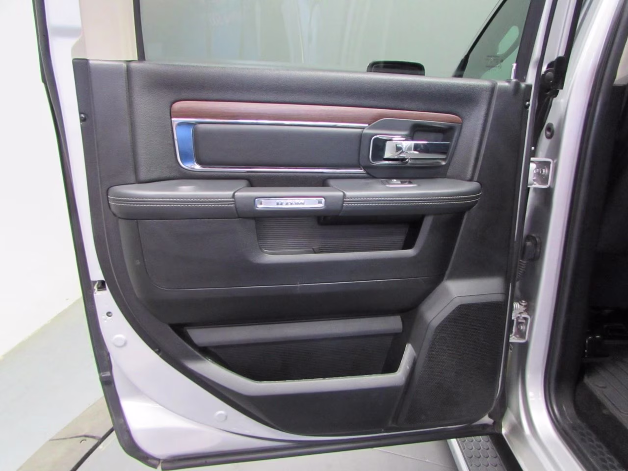 2016 Bright Silver Metallic Clearcoat Ram 1500 Laramie 4X4 Truck