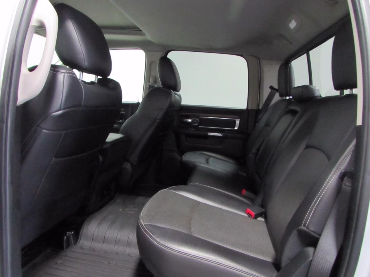 2016 Bright Silver Metallic Clearcoat Ram 1500 Laramie 4X4 Truck
